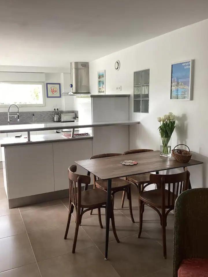 Appartement Moderne Avec Terrasse - Proche Mer 아공-쿠탕빌 외부 사진